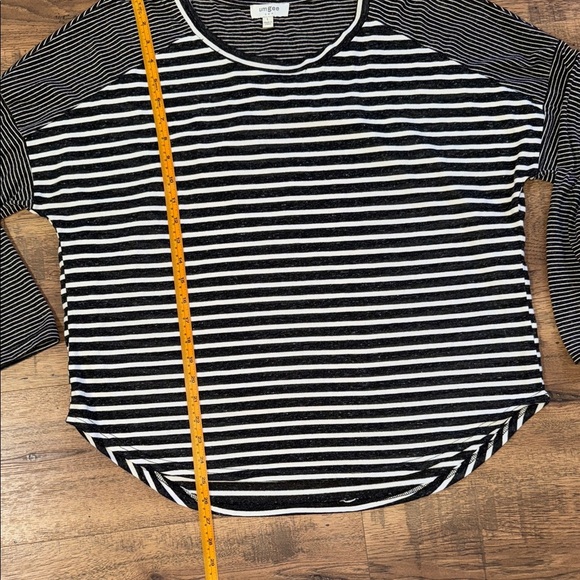 UMGEE Striped Black and White Women's Top - Picture 5 of 10